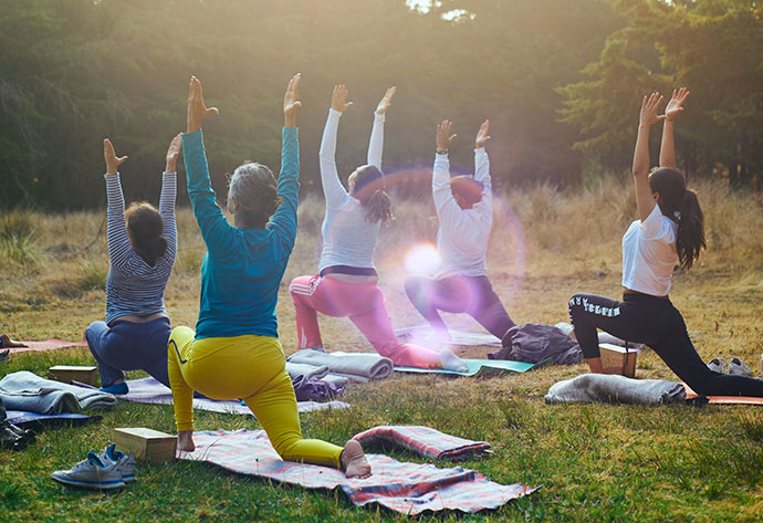 Yoga prato saluto al sole Foto di Amauri Mejía su Unsplash